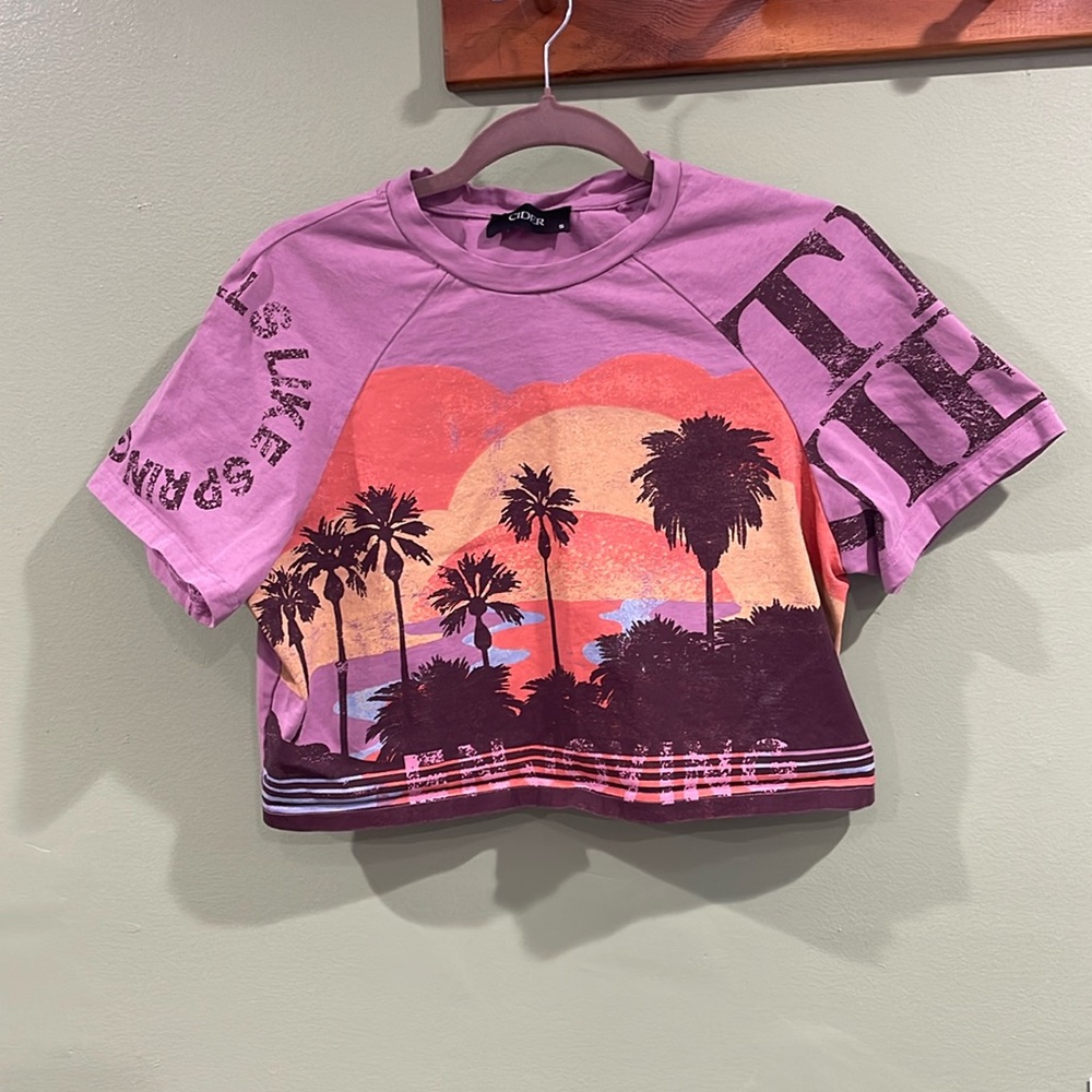 Funky crop tee